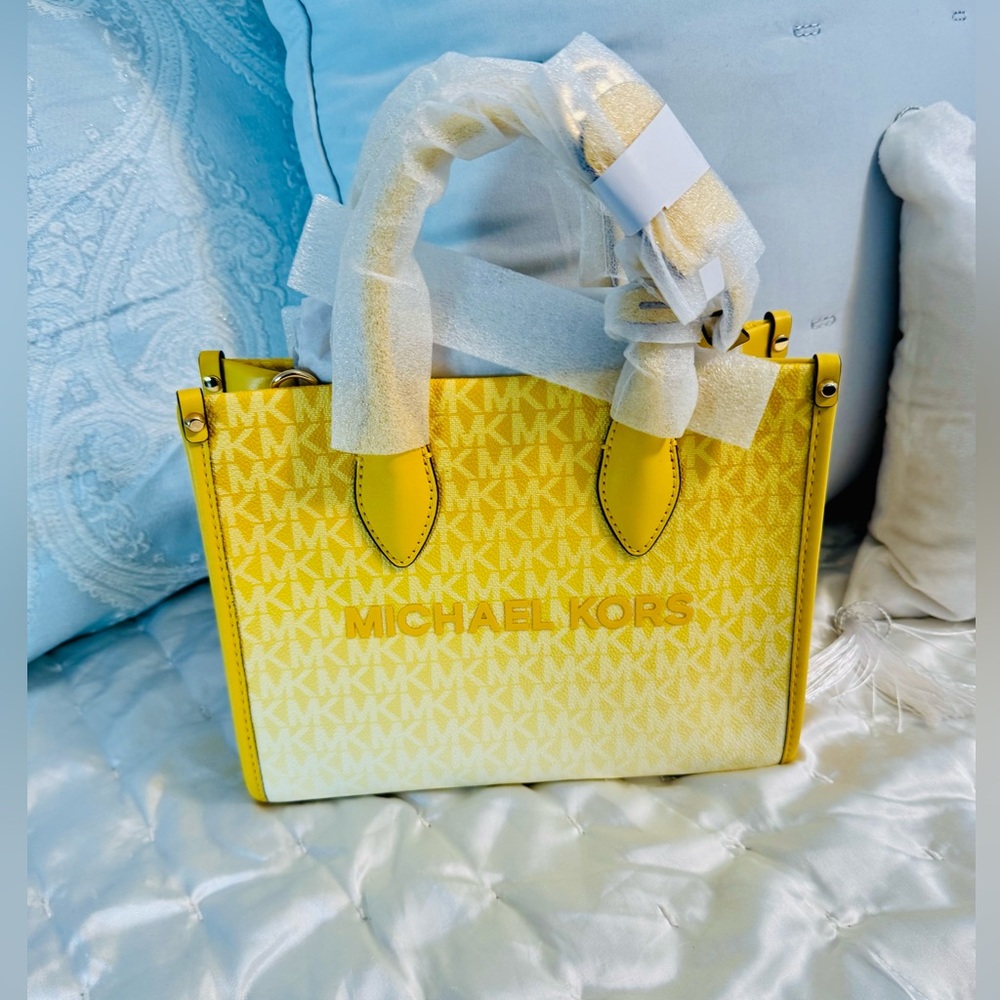 Michael Kors Yellow Ombre Signature Satchel NWT - Picture 1 of 5